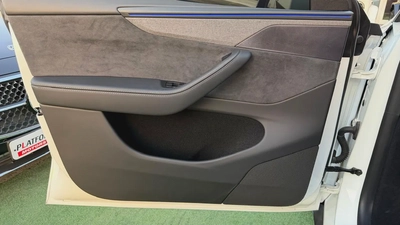 Tesla Model Y Long Range Dual Motors 2025 | GCC Specs | Under warranty-13