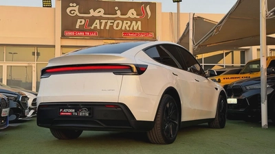 Tesla Model Y Long Range Dual Motors 2025 | GCC Specs | Under warranty-6