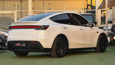Tesla Model Y Long Range Dual Motors 2025 | GCC Specs | Under warranty-7