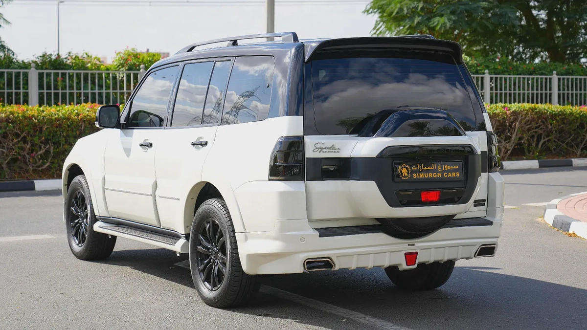 MITSUBISHI PAJERO 2020!! SIGNATURE CONDITION!! GCC SPECS!! WELL MAINTAINED!! 3.8 V6-10-10