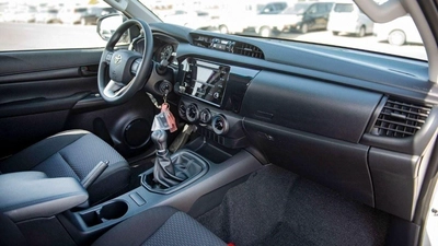 Toyota Hilux GL TOYOTA HILUX MID OPTION 2.4L DIESEL 2025 FOR EXPORT ONLY-15