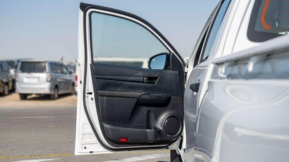 Toyota Hilux GL TOYOTA HILUX MID OPTION 2.4L DIESEL 2025 FOR EXPORT ONLY