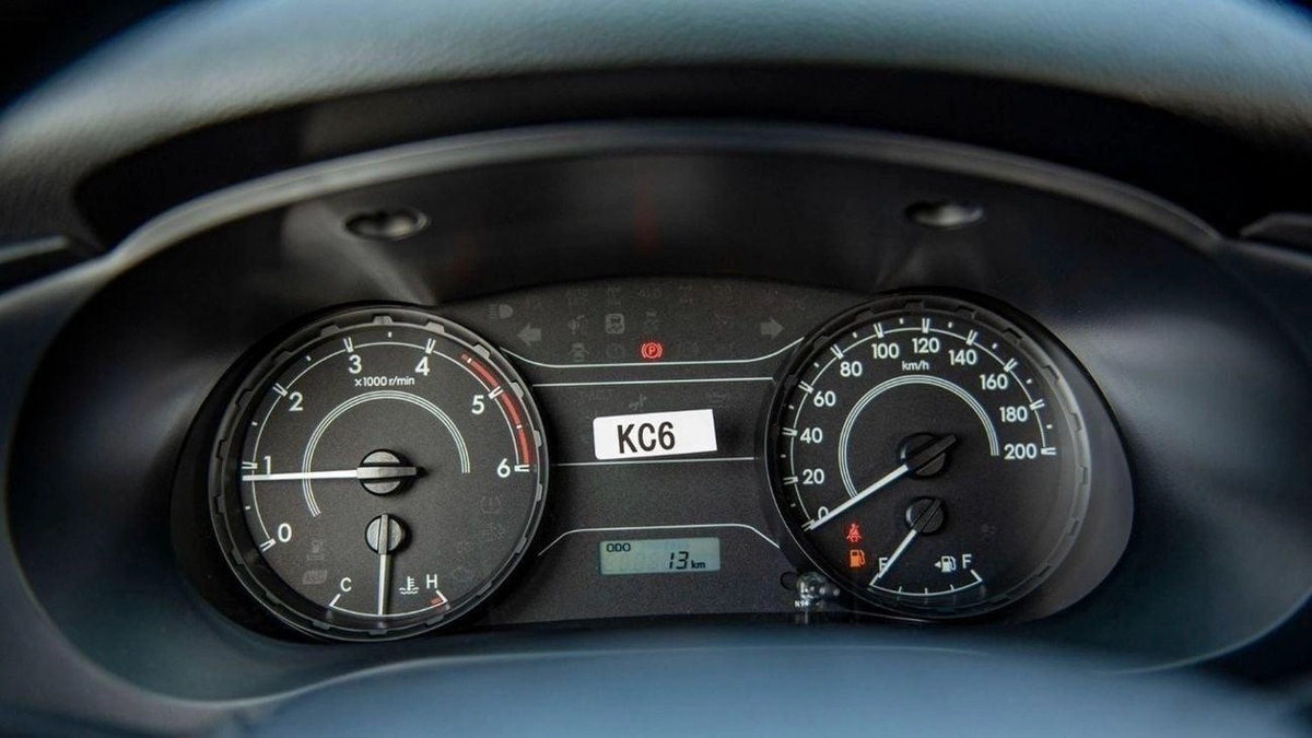 Toyota Hilux GL TOYOTA HILUX MID OPTION 2.4L DIESEL 2025 FOR EXPORT ONLY