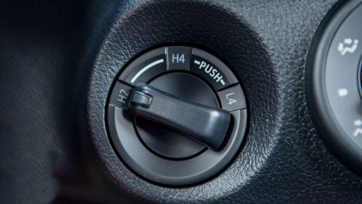 Toyota Hilux GL TOYOTA HILUX MID OPTION 2.4L DIESEL 2025 FOR EXPORT ONLY