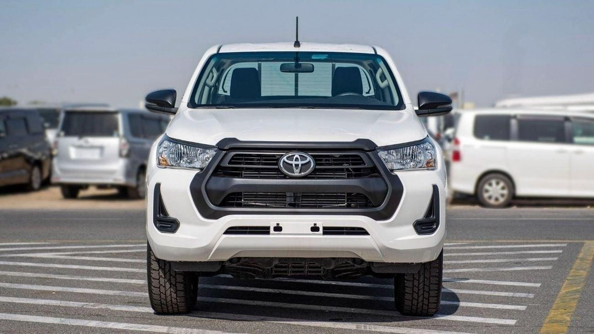 Toyota Hilux GL TOYOTA HILUX MID OPTION 2.4L DIESEL 2025 FOR EXPORT ONLY