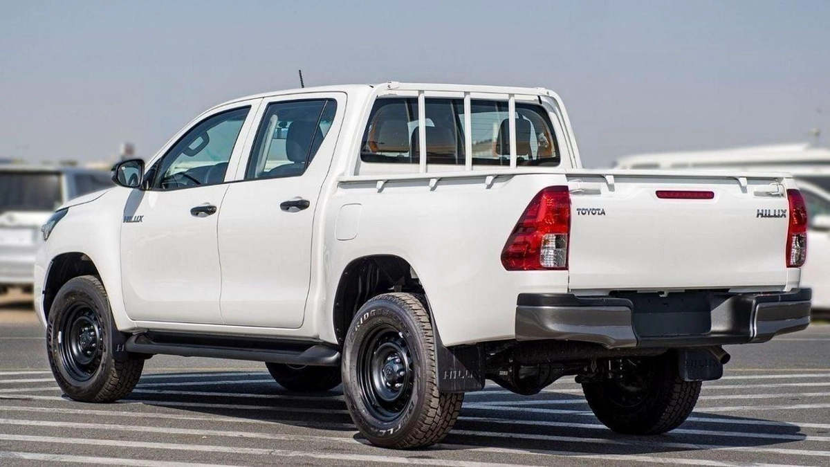 Toyota Hilux GL TOYOTA HILUX MID OPTION 2.4L DIESEL 2025 FOR EXPORT ONLY