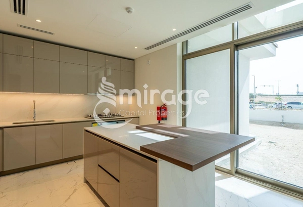 Luxury & Elegant | 4BR Townhouse | Prime Location