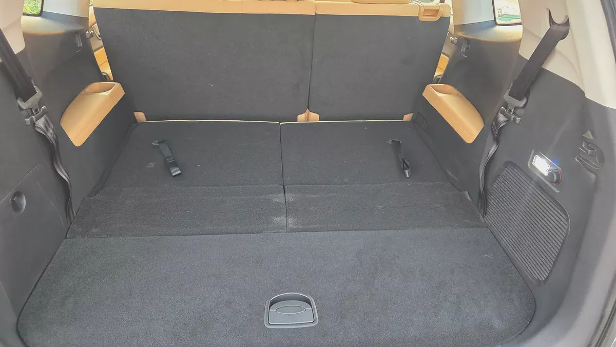 MG RX8 2024 GCC Specs | 7-Seater Luxury SUV | Brand New Condition-4-4
