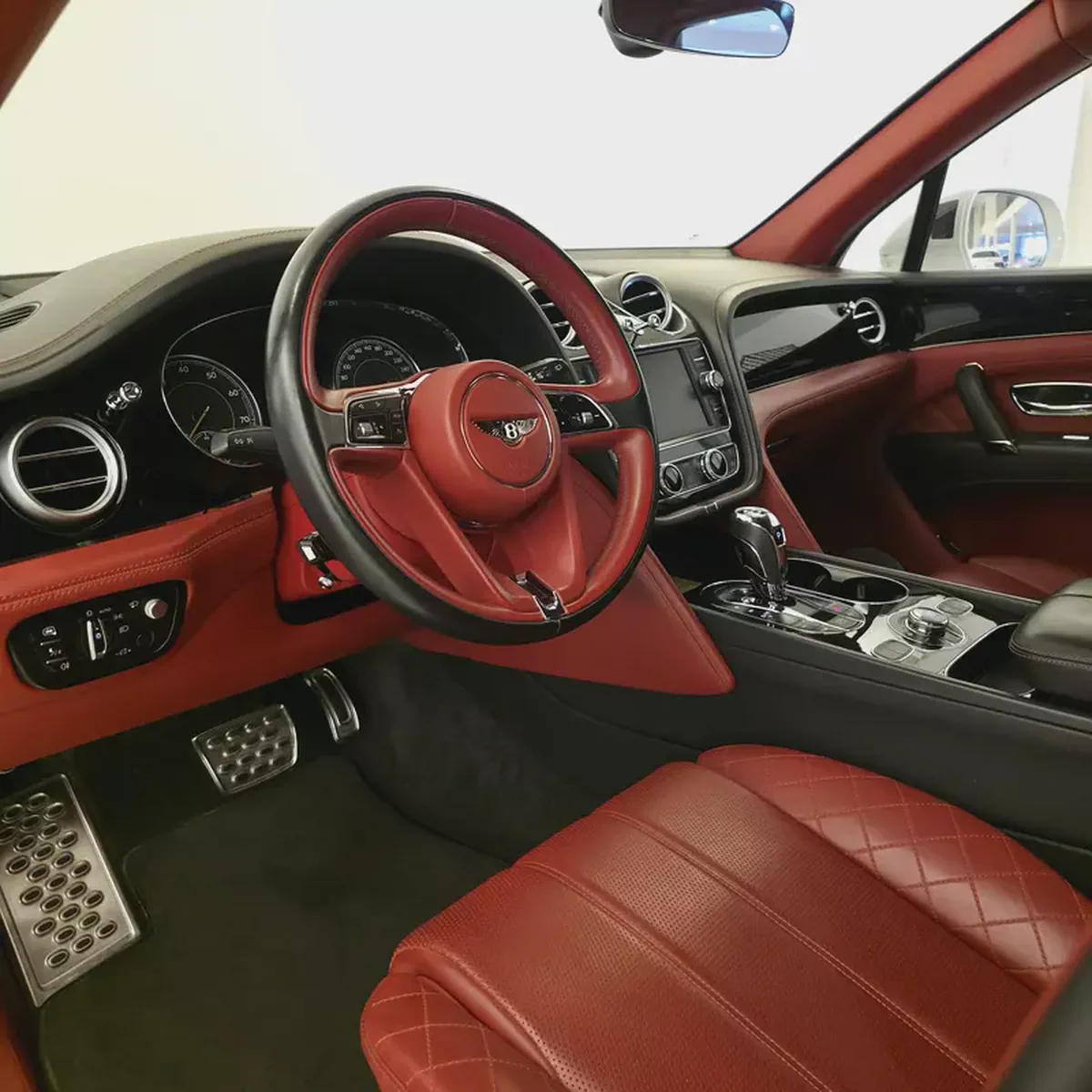 AED 4161 PM | BENTLEY BENTAYGA W12 2017 | WELL MAINTAINED | 1 YEAR WARRANTY | GCC-9-9