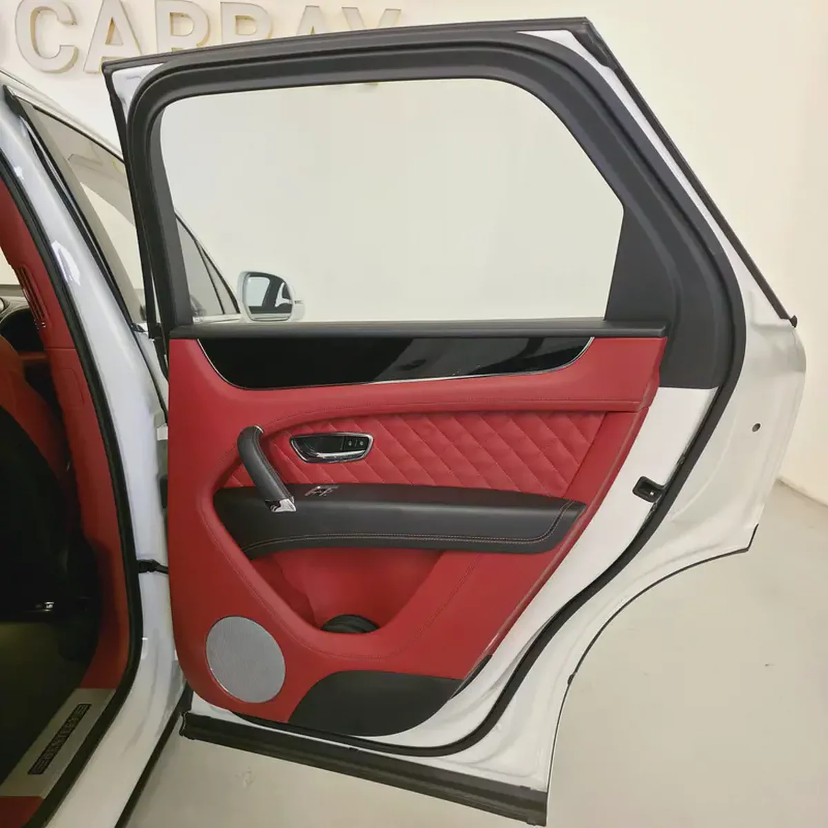 AED 4161 PM | BENTLEY BENTAYGA W12 2017 | WELL MAINTAINED | 1 YEAR WARRANTY | GCC-15-15