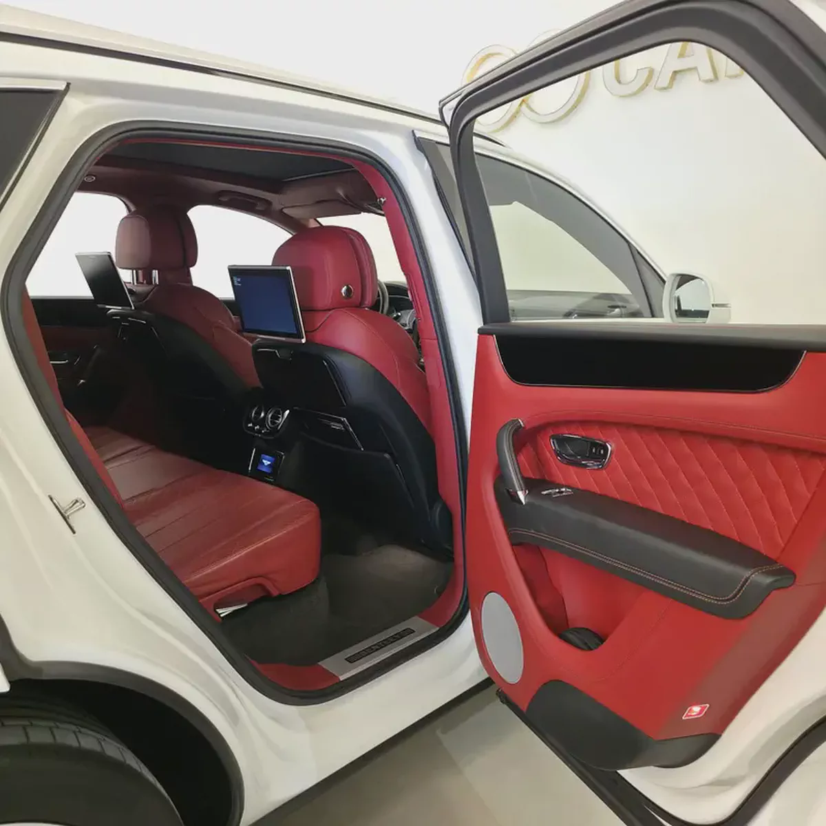 AED 4161 PM | BENTLEY BENTAYGA W12 2017 | WELL MAINTAINED | 1 YEAR WARRANTY | GCC-16-16