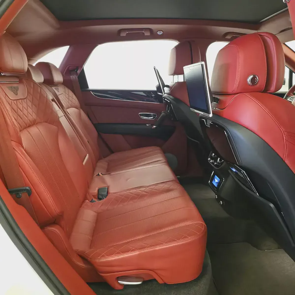 AED 4161 PM | BENTLEY BENTAYGA W12 2017 | WELL MAINTAINED | 1 YEAR WARRANTY | GCC-17-17