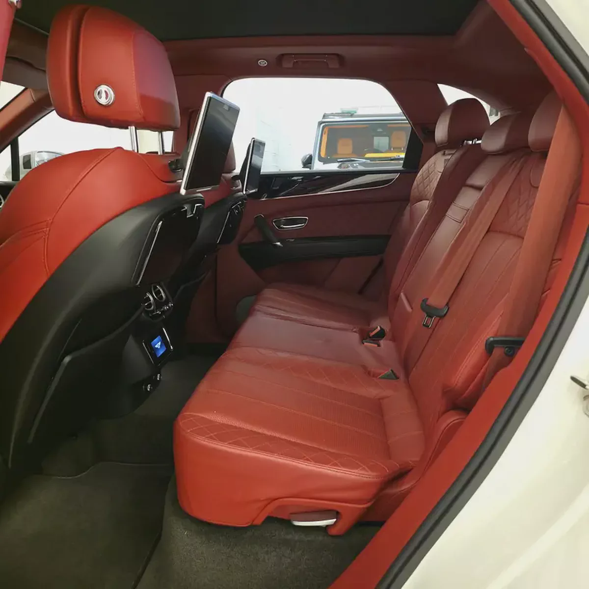 AED 4161 PM | BENTLEY BENTAYGA W12 2017 | WELL MAINTAINED | 1 YEAR WARRANTY | GCC-19-19
