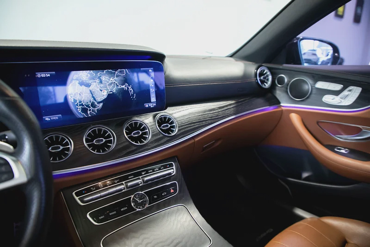 Mercedes-Benz E220d Coupe 2018 – Premium Comfort  Performance-11-11