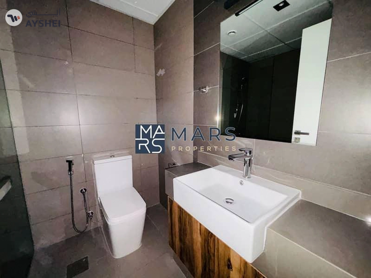 Spacious 1BHK with Balcony & Large Living Area!-4-4
