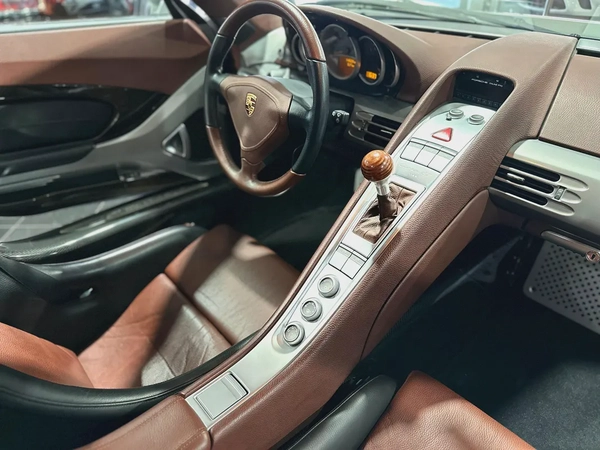 PORSCHE CARRERA GT, FULL SERVICE HISTORY, MAJOR SERVICE FROM AL NABOODAH,EXCELLENT CONDITION