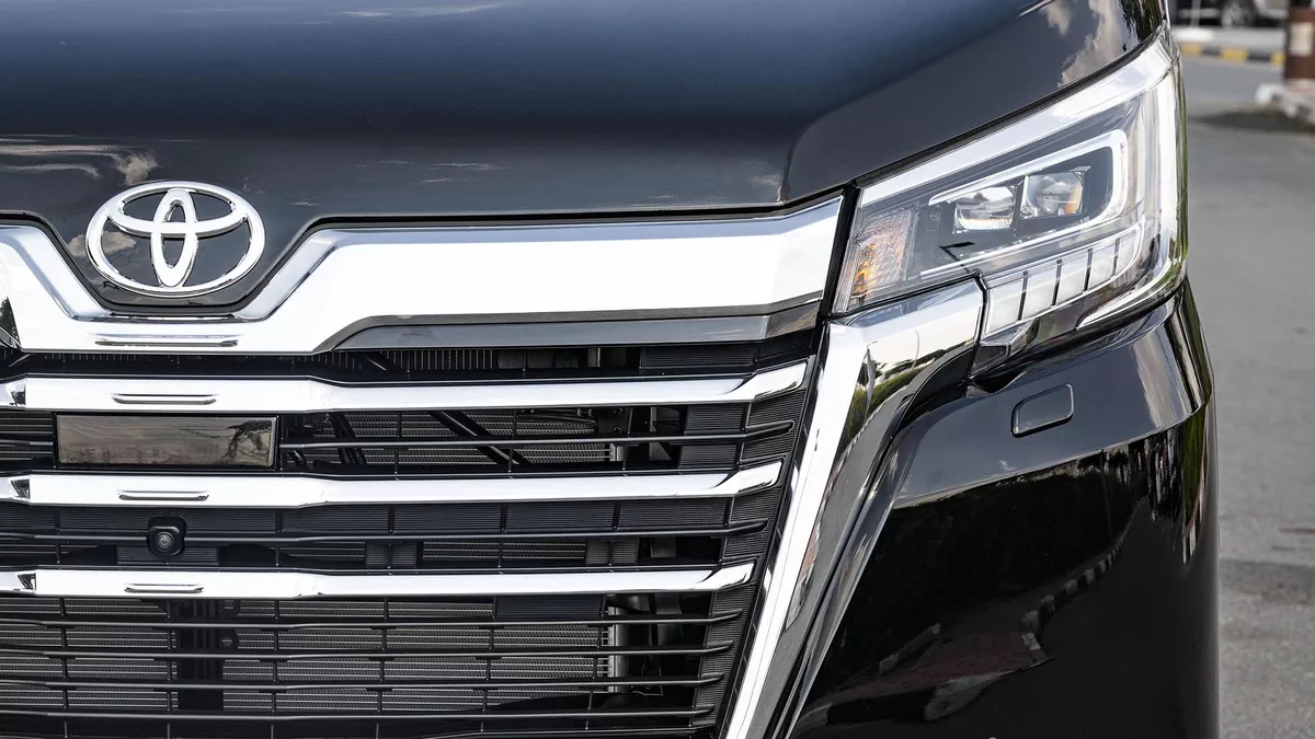 2024 Toyota Granvia – Spacious and Stylish Black Bus-1-1