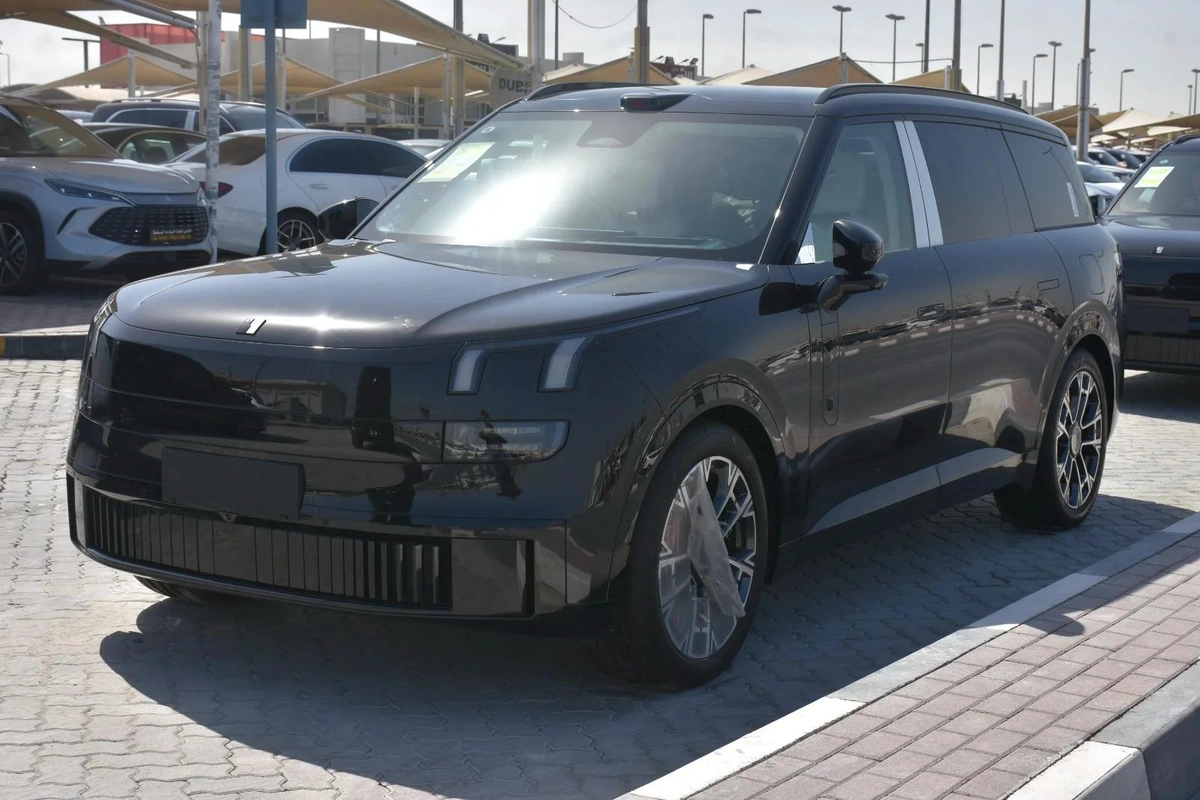 LYNK & CO 900 EMP 2025 | BLACK-4-4