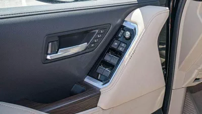 Toyota Land Cruiser VXR 3.3L-6