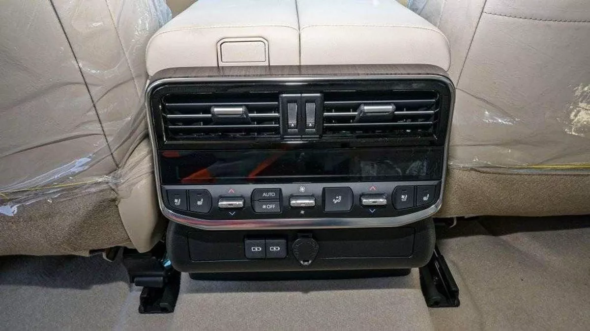 Toyota Land Cruiser VXR 3.3L-12-0