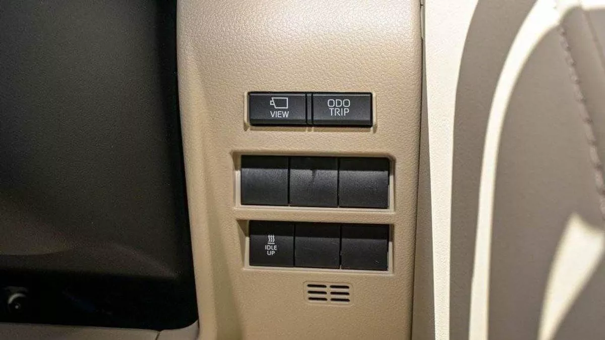 Toyota Land Cruiser VXR 3.3L-20-0