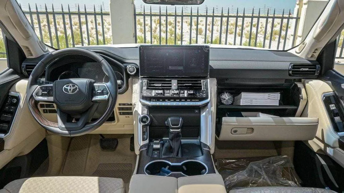 Toyota Land Cruiser VXR 3.3L-7-0