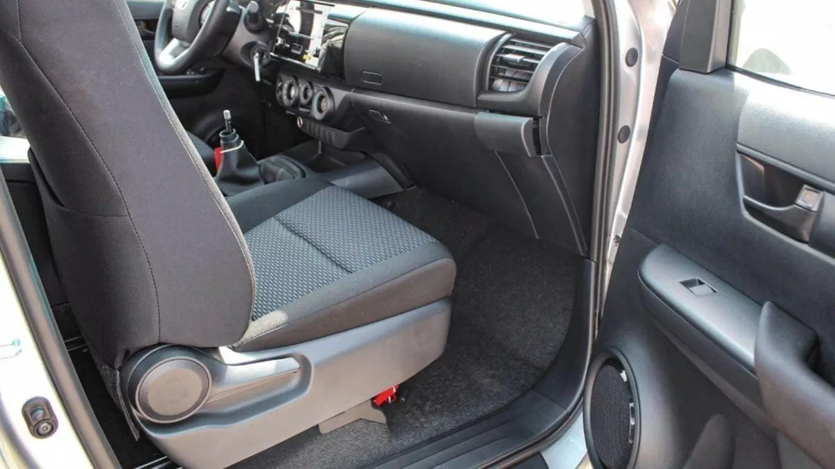 Toyota Hilux DLX TOYOTA HILUX 2.4L MED P.WINDO DIESEL 2023 0KM-15-0