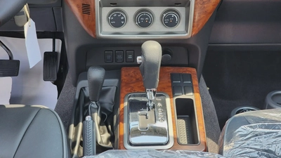 2024 Nissan Patrol Safari GRX 4X4 (Black)-14