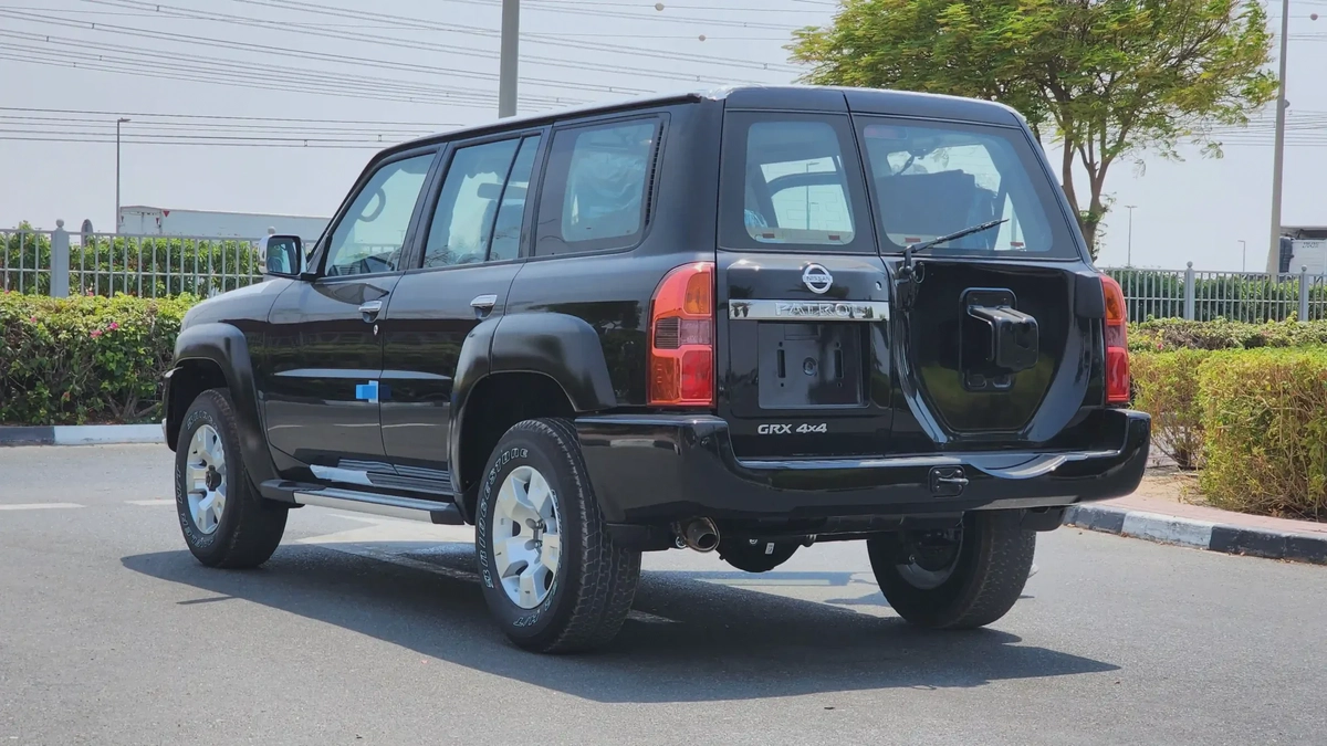 2024 Nissan Patrol Safari GRX 4X4 (Black)-15-15