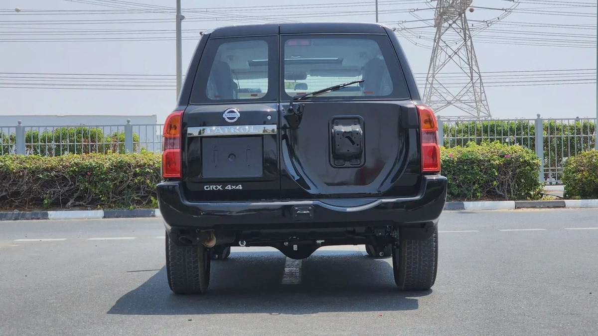 2024 Nissan Patrol Safari GRX 4X4 (Black)-12-12