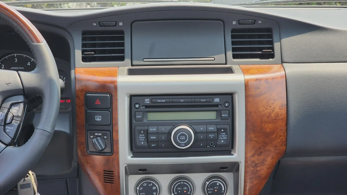 2024 Nissan Patrol Safari GRX 4X4 (Black)-8-8