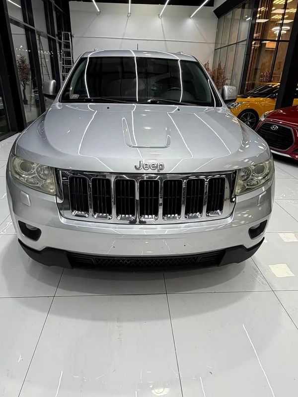 Jeep Grand Cherokee Laredo 2012, with service history