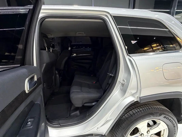 Jeep Grand Cherokee Laredo 2012, with service history