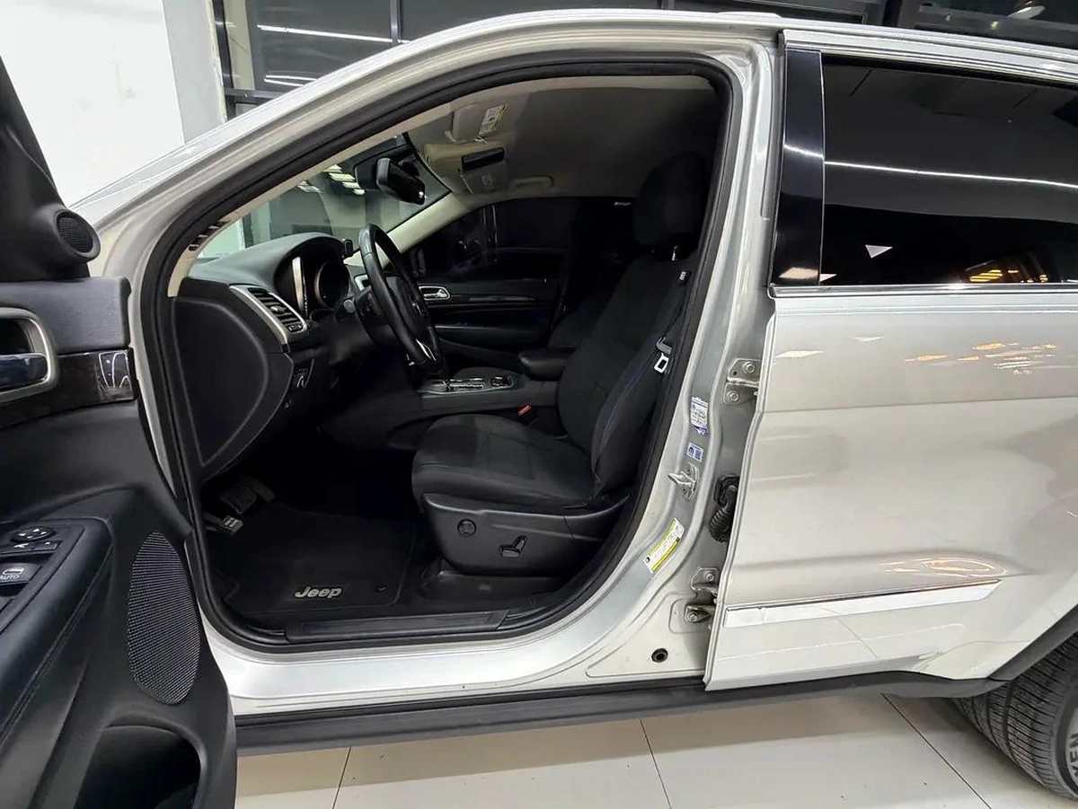 Jeep Grand Cherokee Laredo 2012, with service history-6-6
