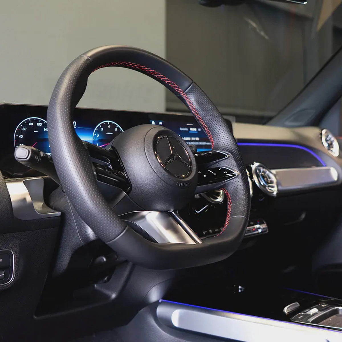 AED 3,544 P.M • 0% Downpayment • Mercedes-Benz GLB 200  • Agency Warranty-9-9