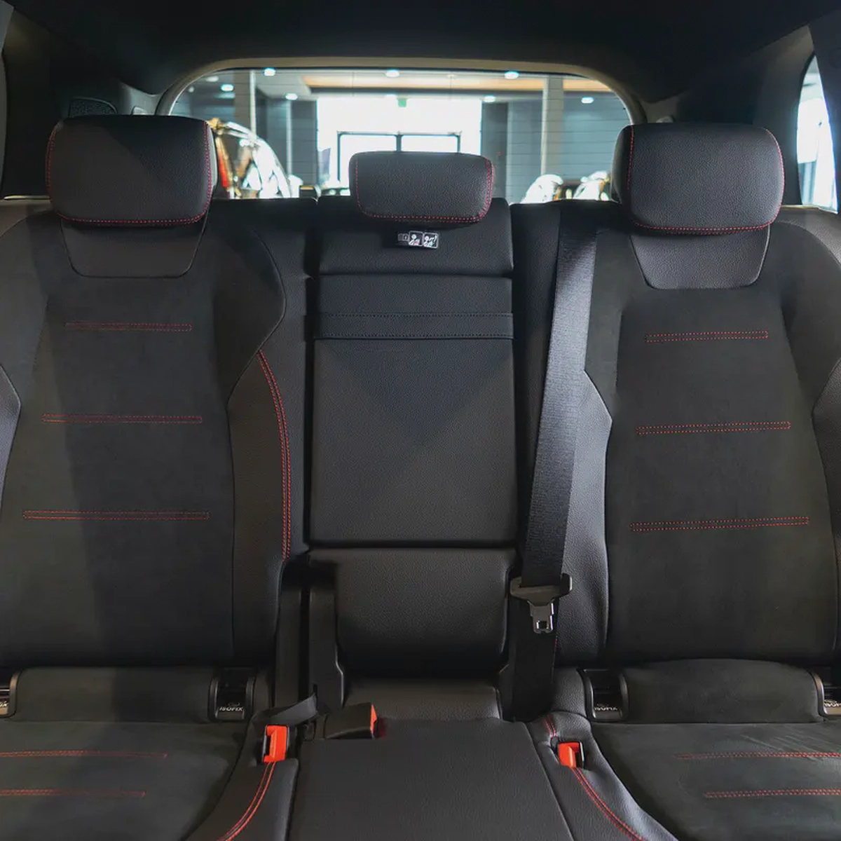 AED 3,544 P.M • 0% Downpayment • Mercedes-Benz GLB 200  • Agency Warranty-15-15