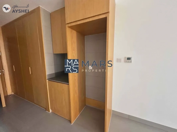 Balcony studio with gym pool and parking