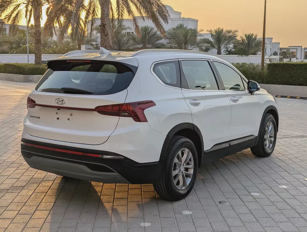 Hyundai Santa Fe 2023 GCC Specs - Pristine Condition Inside Out With Low KM Also Avaliable With Bank-15-15