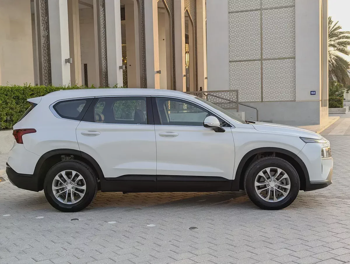 Hyundai Santa Fe 2023 GCC Specs - Pristine Condition Inside Out With Low KM Also Avaliable With Bank-18-18