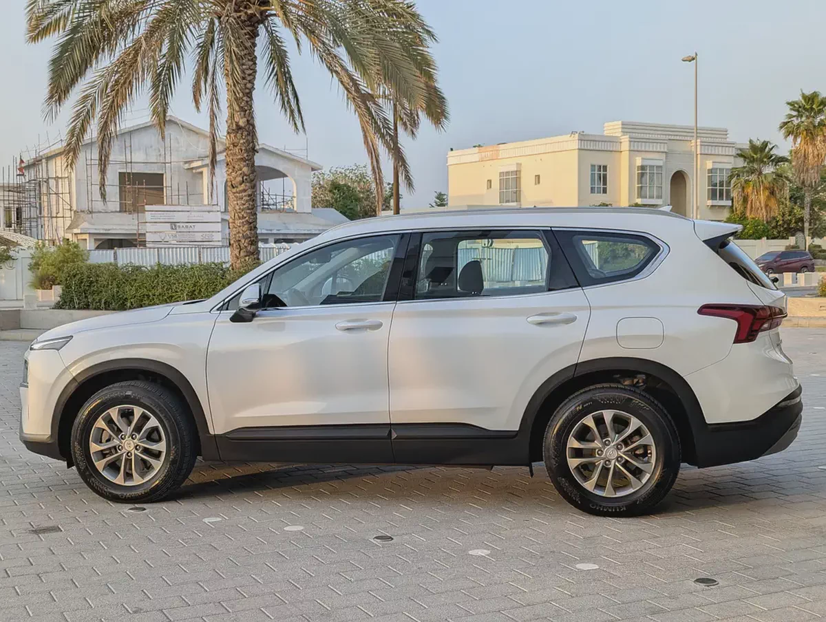 Hyundai Santa Fe 2023 GCC Specs - Pristine Condition Inside Out With Low KM Also Avaliable With Bank-19-19