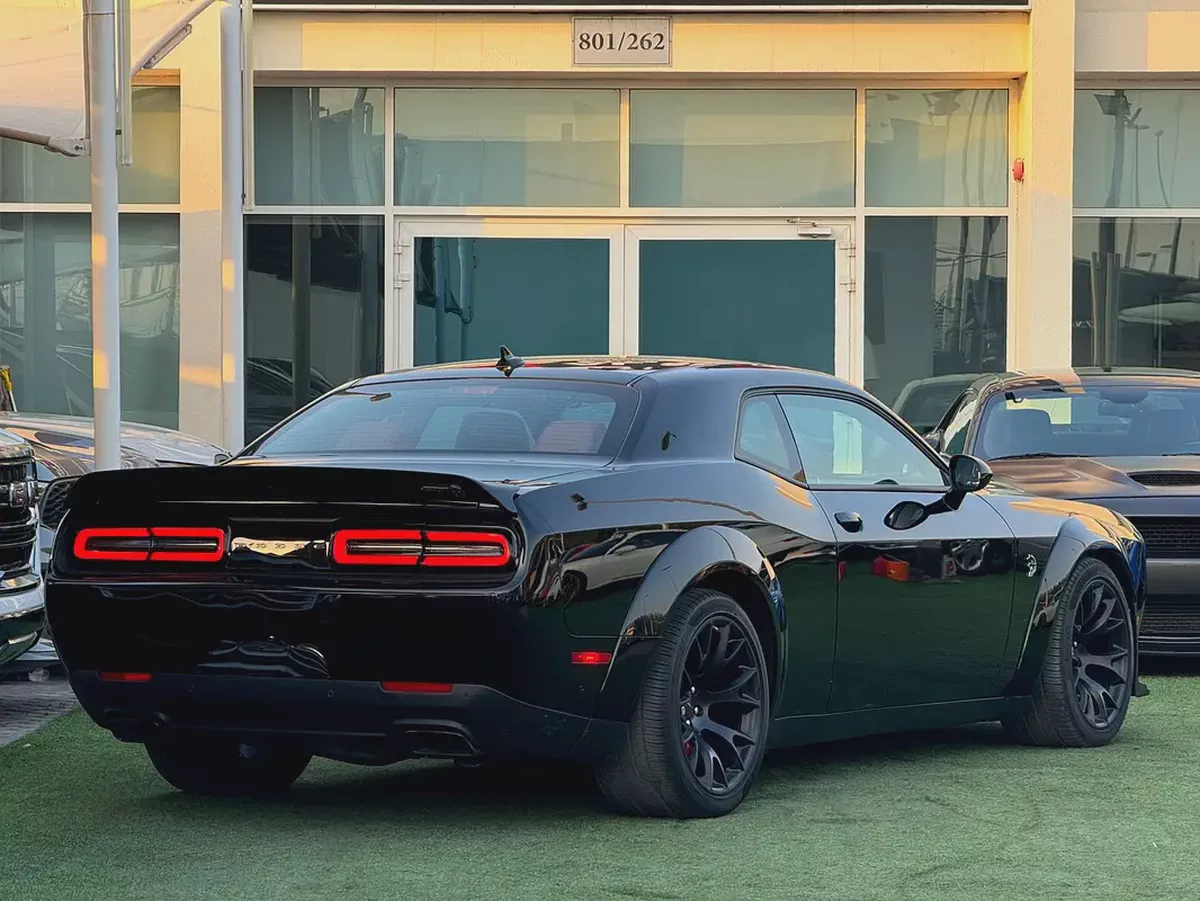 DODGE CHALLENGER SRT HELLCAT JAILBREAK WIDEBODY 717HP  ORIGINAL PAINT-4-4