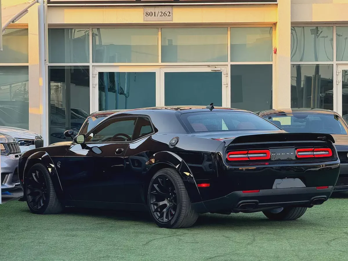 DODGE CHALLENGER SRT HELLCAT JAILBREAK WIDEBODY 717HP  ORIGINAL PAINT-5-5