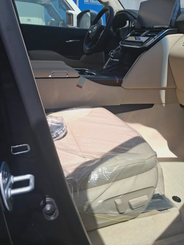 Toyota Land Cruiser VX 2025 GCC Specs - Brand New