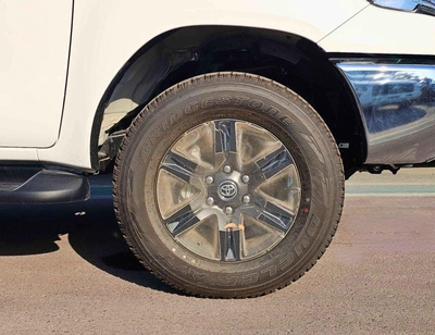 Toyota Hilux SR5 WIDE BODY DOUBLE CABIN || FULL OPTION  | PUSH START| WITHOUT DIFF-LOCK | PETROL M/T 2.7L V4 4WD-9