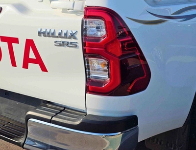 Toyota Hilux SR5 WIDE BODY DOUBLE CABIN || FULL OPTION  | PUSH START| WITHOUT DIFF-LOCK | PETROL M/T 2.7L V4 4WD-5