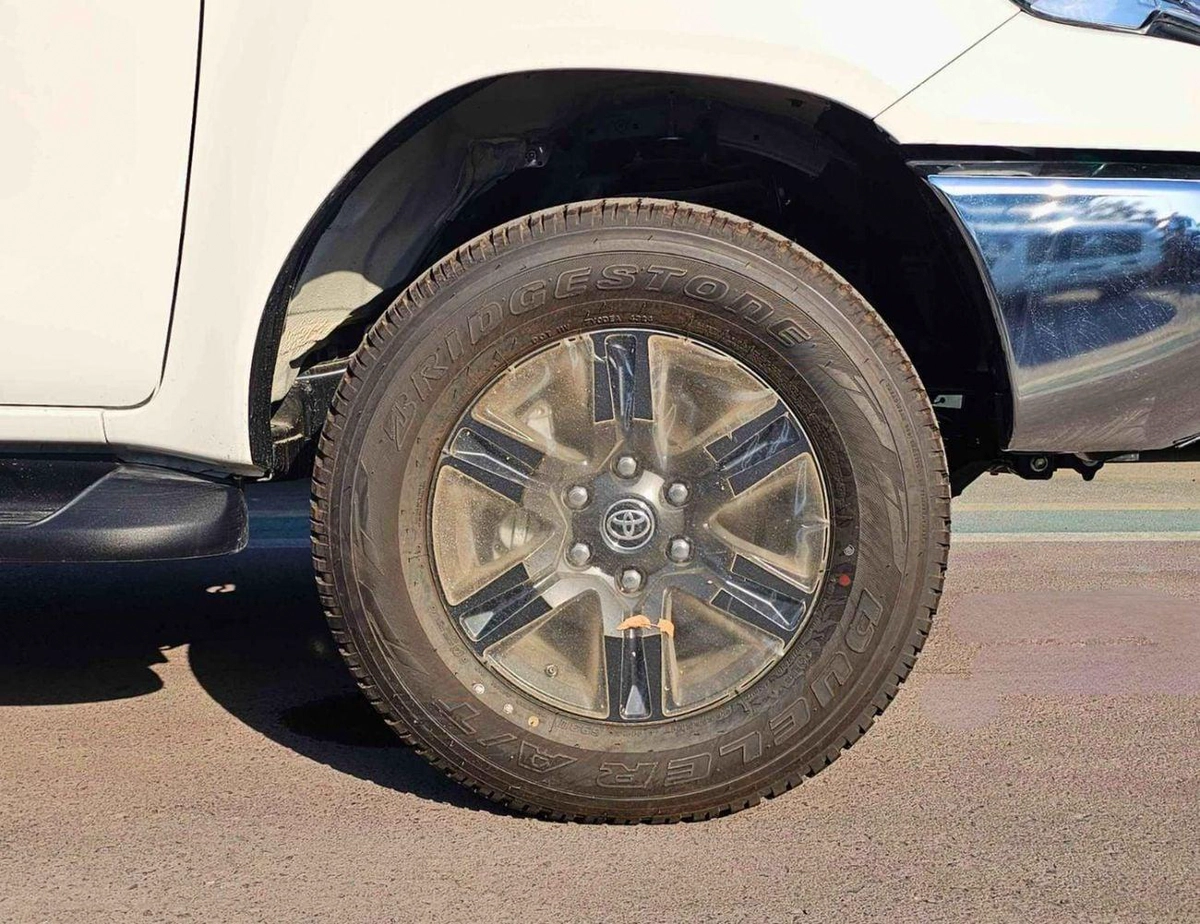 Toyota Hilux SR5 WIDE BODY DOUBLE CABIN || FULL OPTION  | PUSH START| WITHOUT DIFF-LOCK | PETROL M/T 2.7L V4 4WD-9-0
