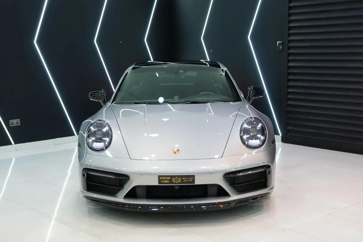 Porsche 911 Carrera GTS Coupe-2-2