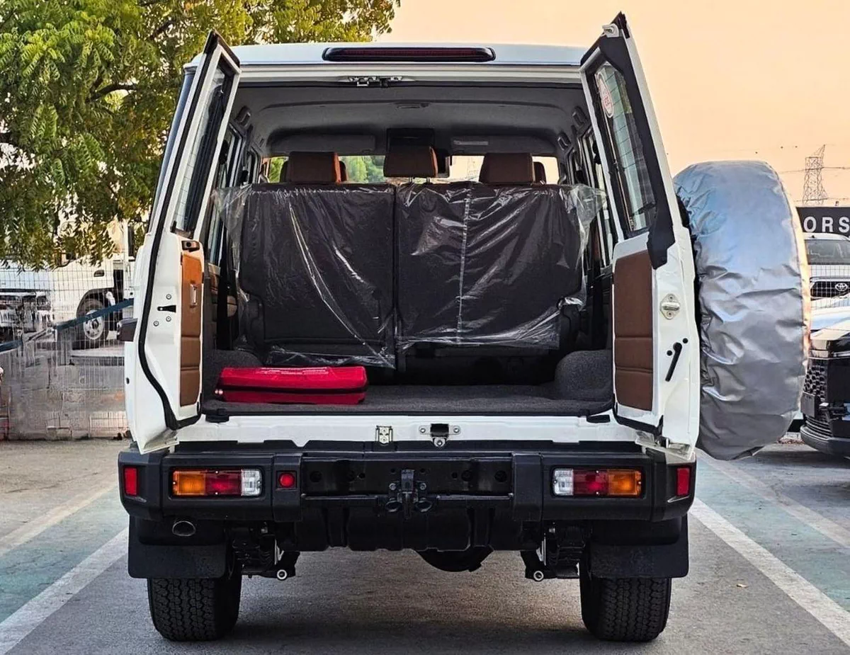 Toyota Land Cruiser 70 LC76 LX HARDTOP 5DOOR || 4.0L PETOL A/T 4WD | RADAR | DIFF-LOCK | FULL OPTION (CODE # 76PAFRE)-6-0