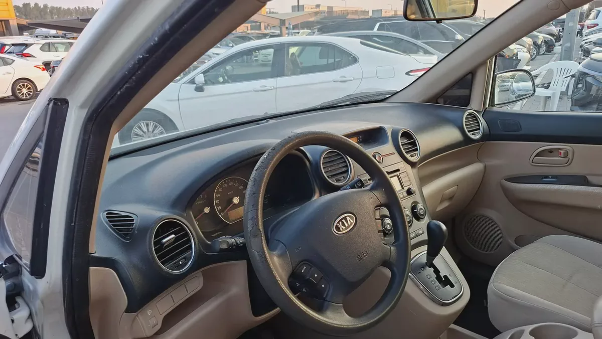 Kia Carens 2012 GCC Specs-16-16