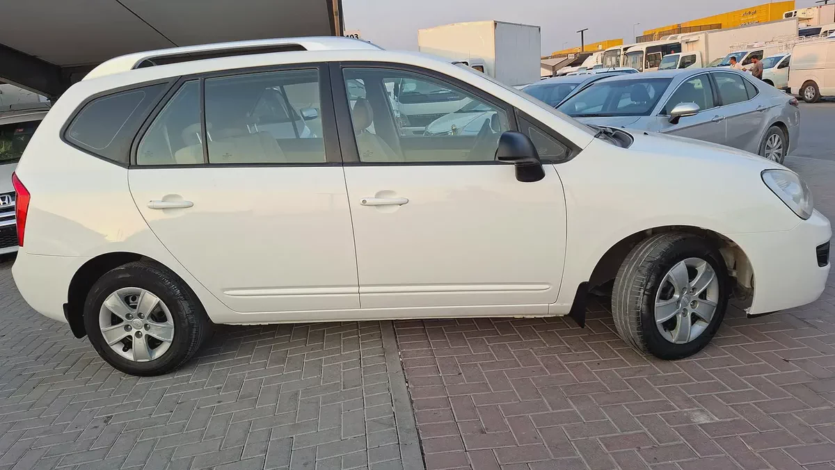 Kia Carens 2012 GCC Specs-2-2
